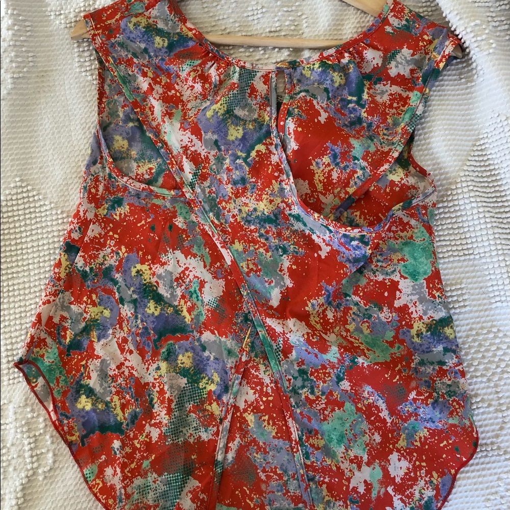 Light summer split back top - Picture 2 of 2